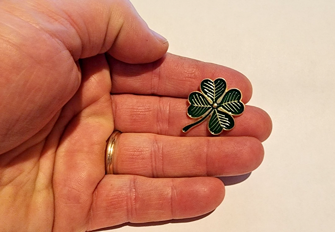 Lucky Four Leaf Clover Green And Gold Enamel Lapel Brooch Hat Pin2