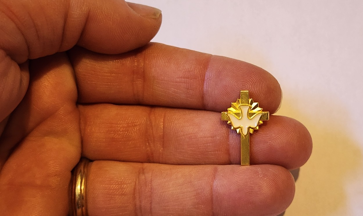 Gold Toned Christian Cross Crucifix with White Dove Lapel Brooch Hat Pin Small1