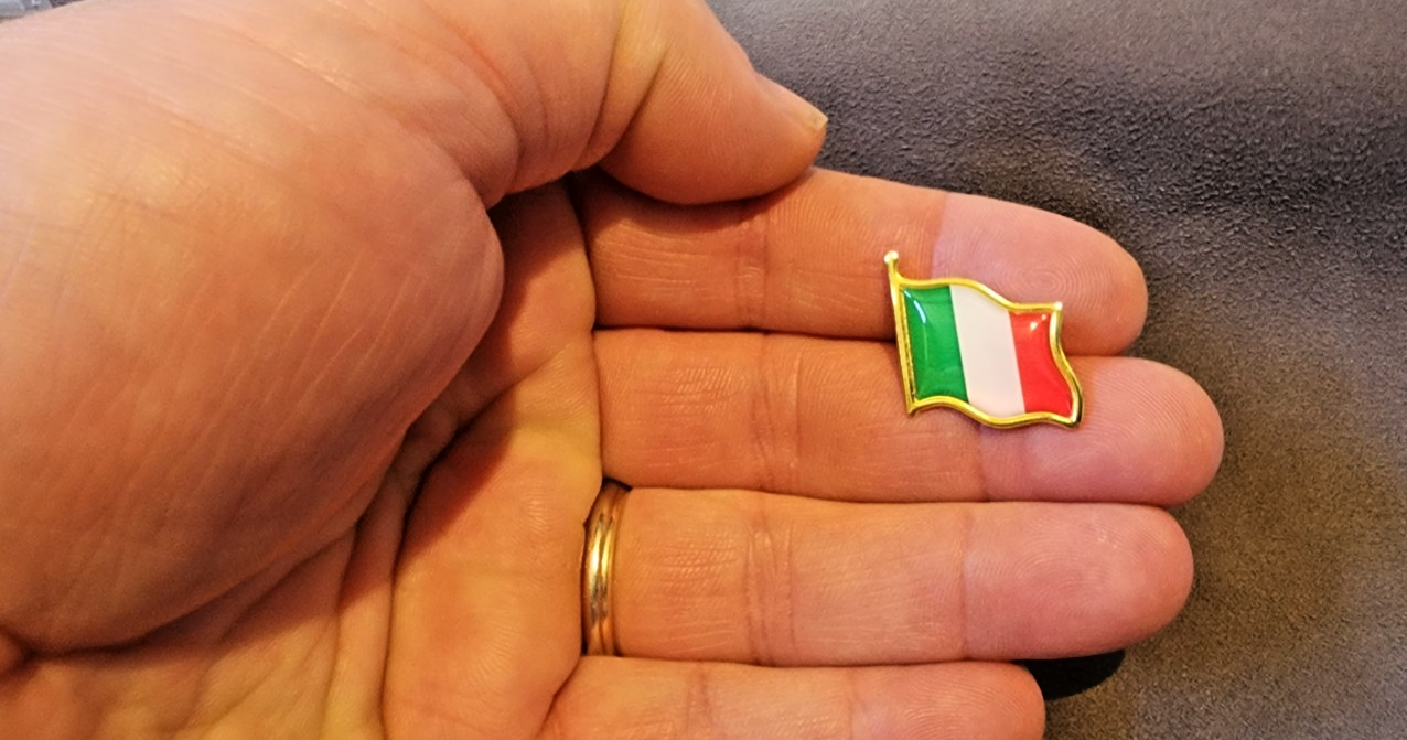 Italy Italian Wavy Style World Pride Heritage Flag Enamel Lapel Brooch Hat Pin1
