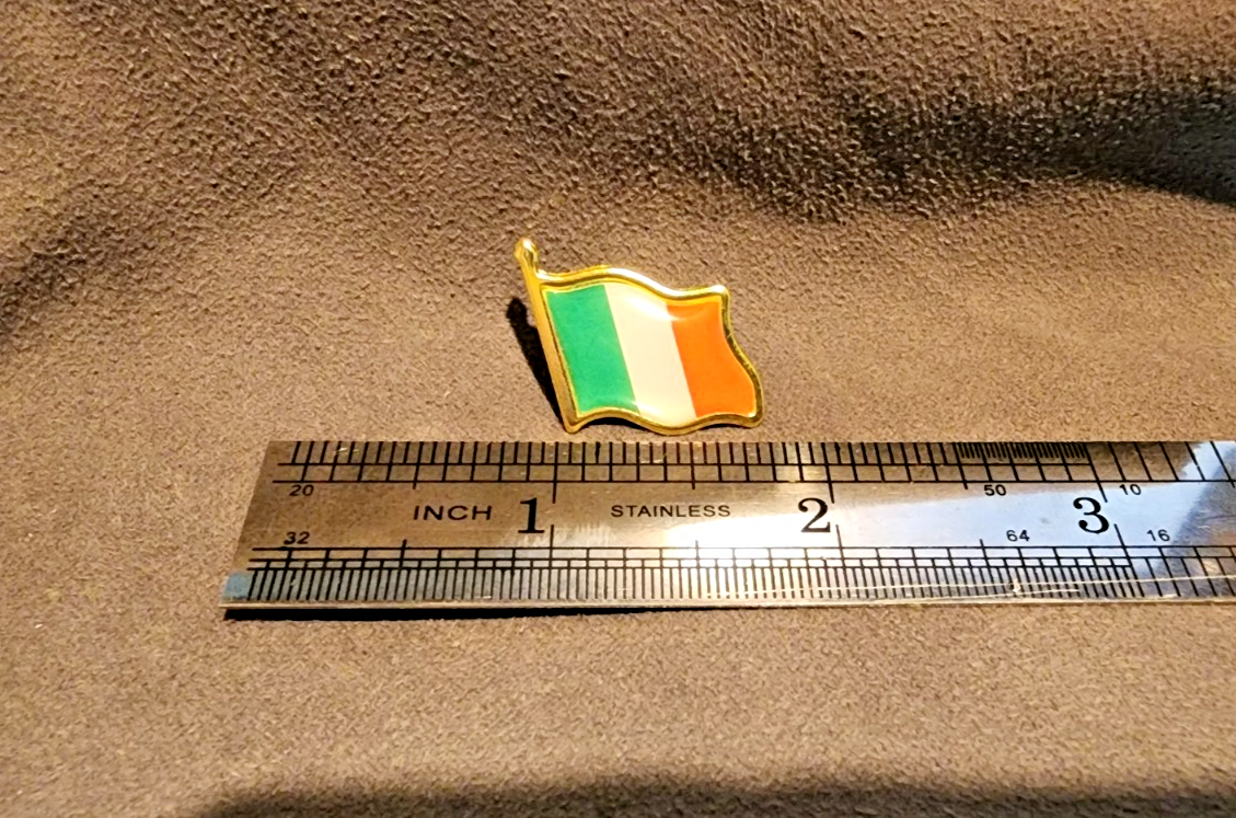 Wavy Style Irish Patriotic Flag Pride Heritage Enamel Lapel Brooch Hat Pin2