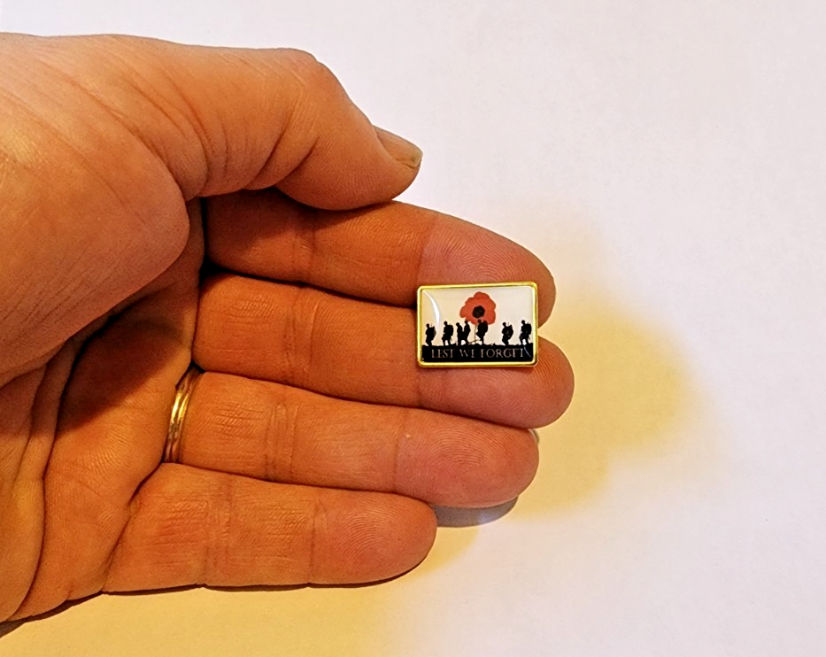 Lest We Forget Veterans Memorial Red Poppy Lapel Brooch Hat Pin1