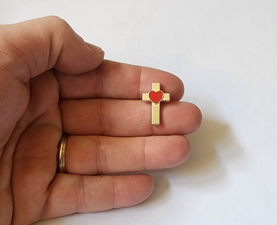 Silver Toned Christian Cross With Red Heart Lapel Brooch Hat Pin1
