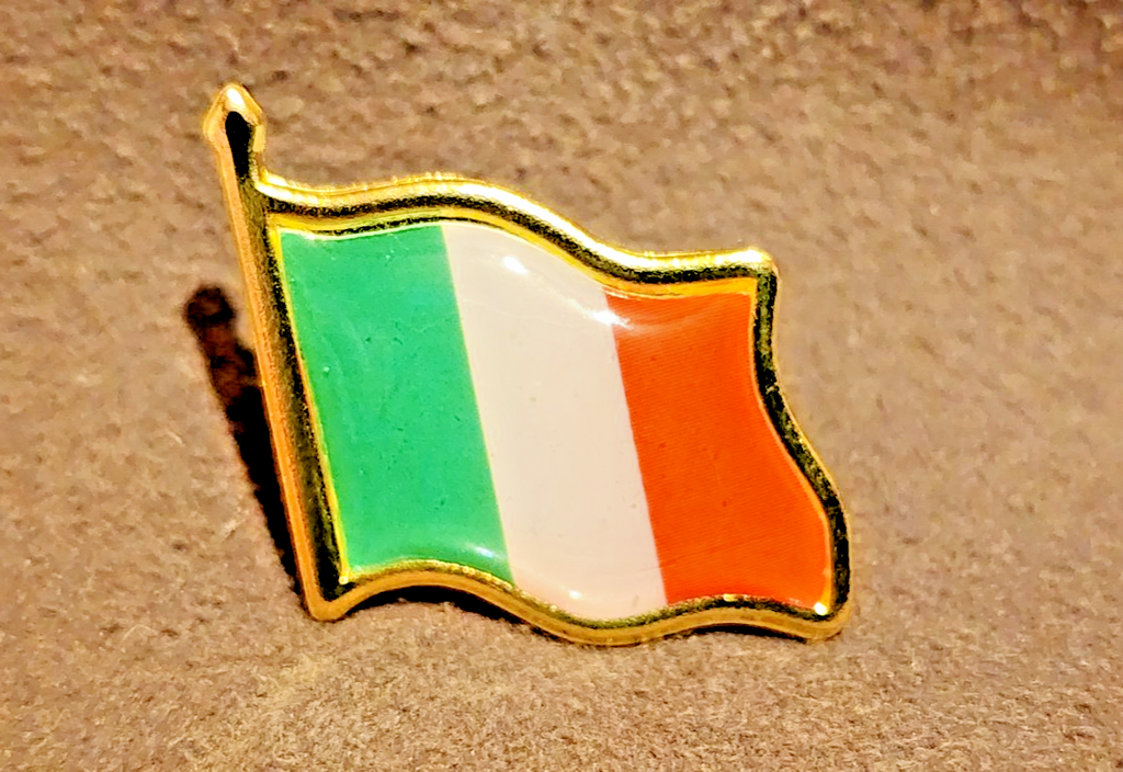 Wavy Style Irish Patriotic Flag Pride Heritage Enamel Lapel Brooch Hat Pin0